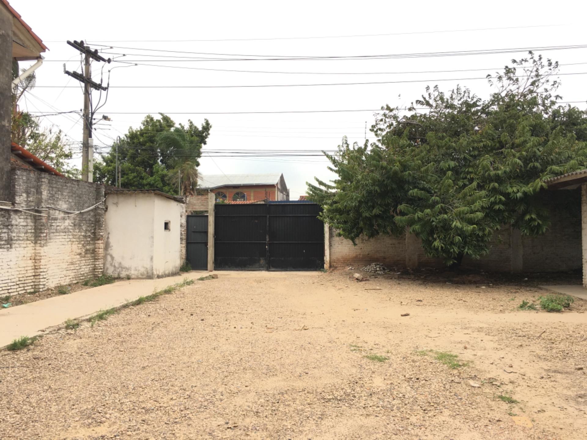 Galpón en AlquilerAv. Brasil cerca Feria Barrio Lindo Foto 5