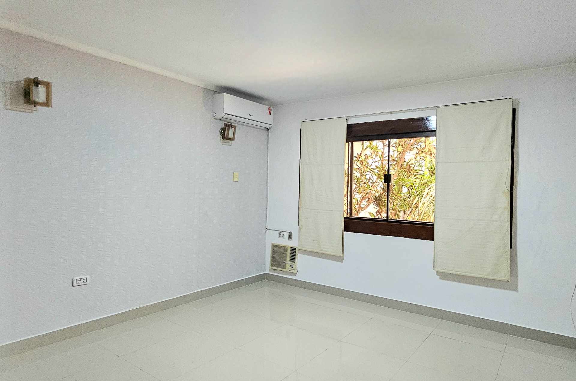 Casa Av. Roca Coronado 3er anillo- frente a la Feria exposición  Foto 5