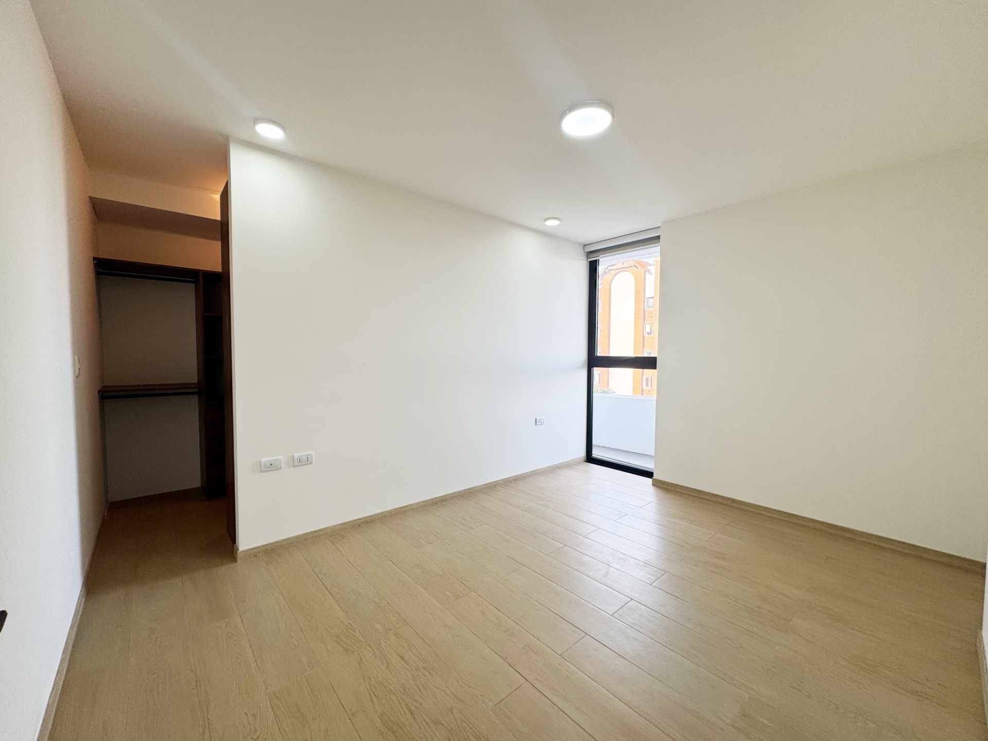 Departamento en AlquilerDpto de 2 dormitorios con parqueo Foto 5