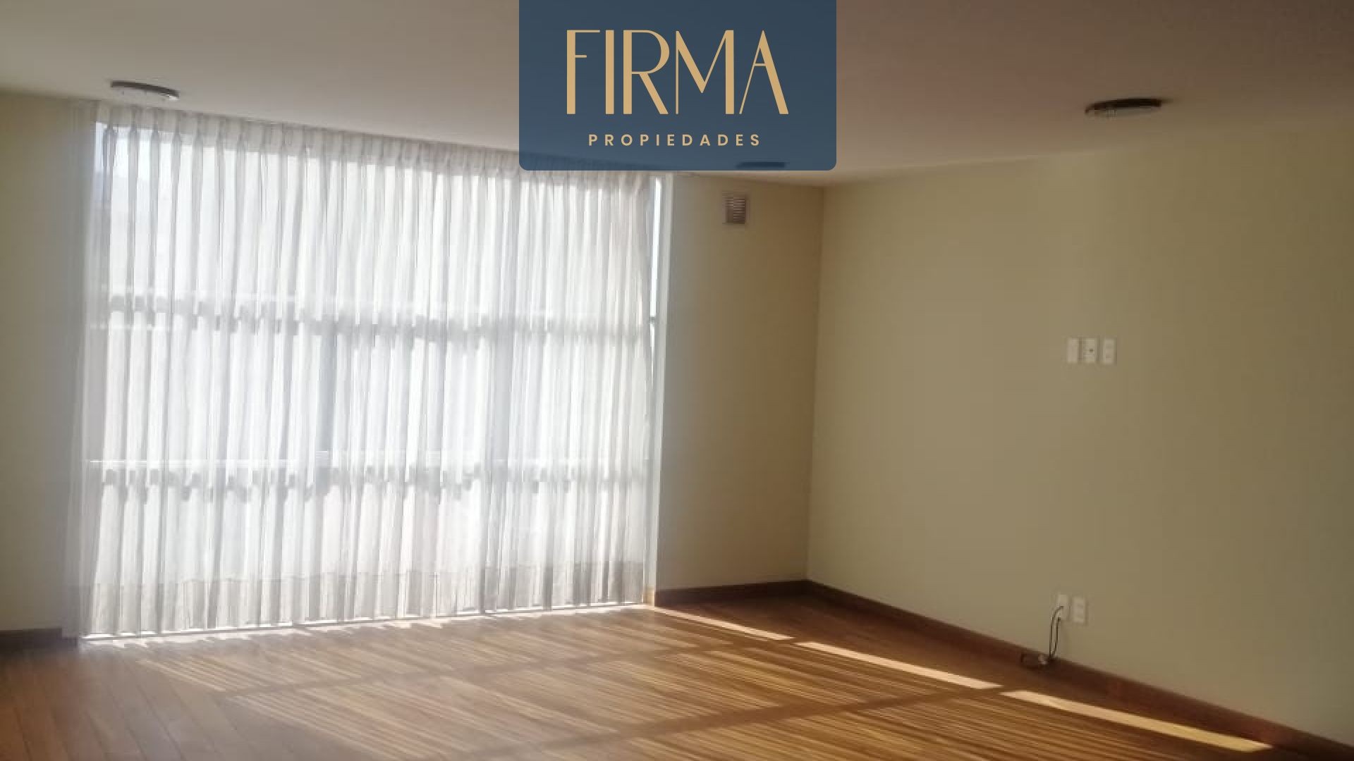 En Alquiler a $us 650 Foto 1