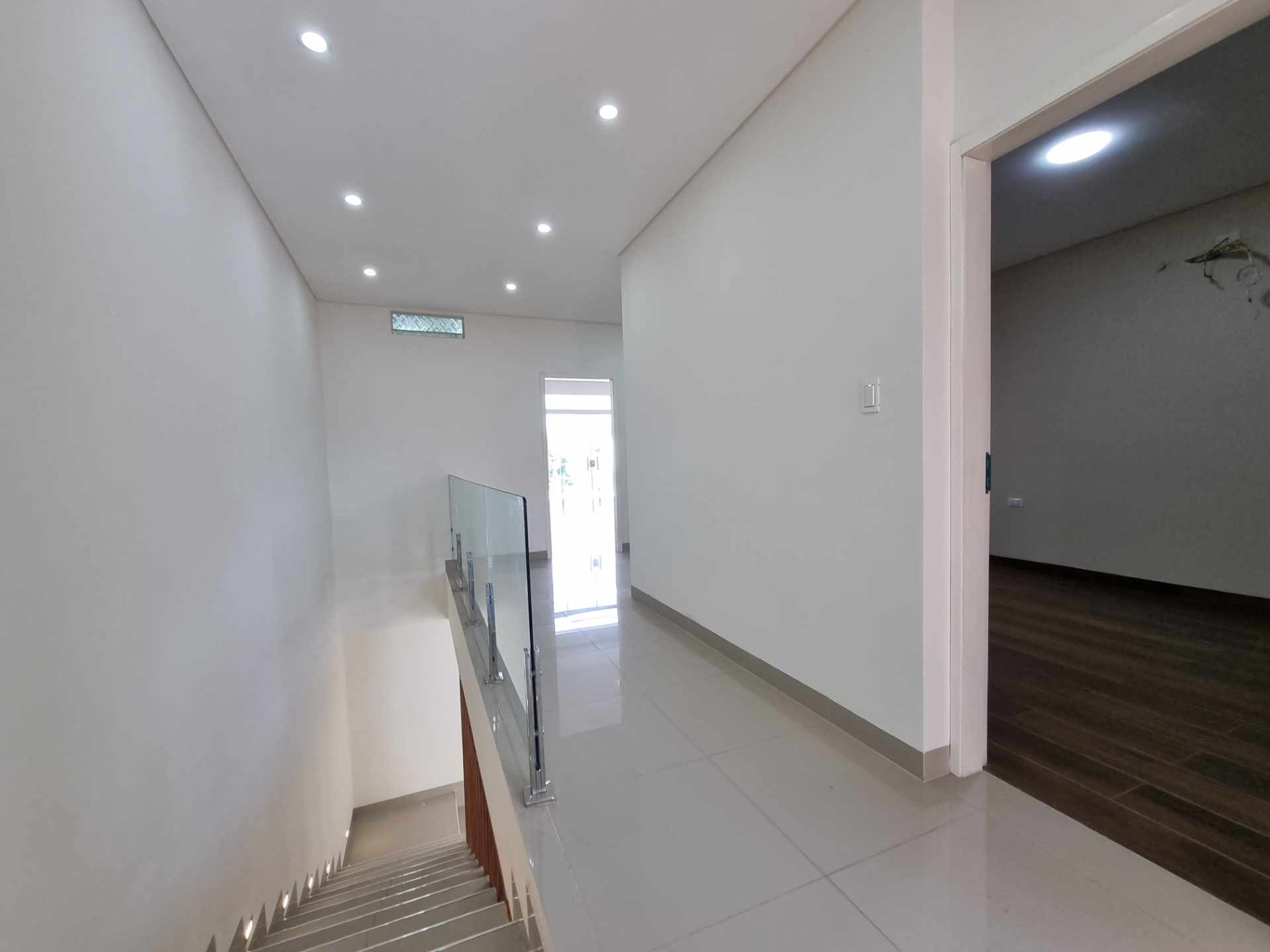 Casa en Entre 7mo y 8vo anillo Norte en Santa Cruz de la Sierra 4 dormitorios 4 baños 2 parqueos Foto 12