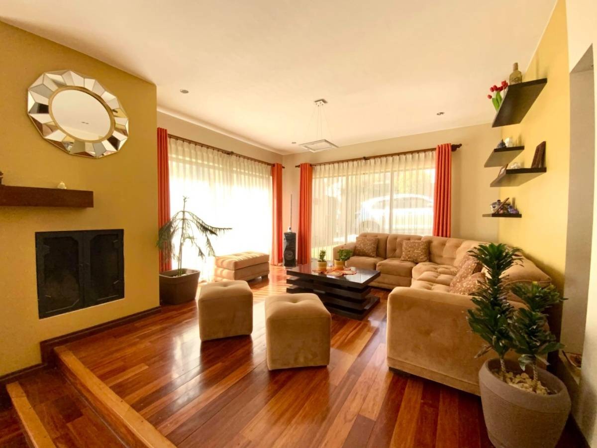 Casa en VentaLOMAS DE ACHUMANI 3 dormitorios 4 baños 2 parqueos Foto 5