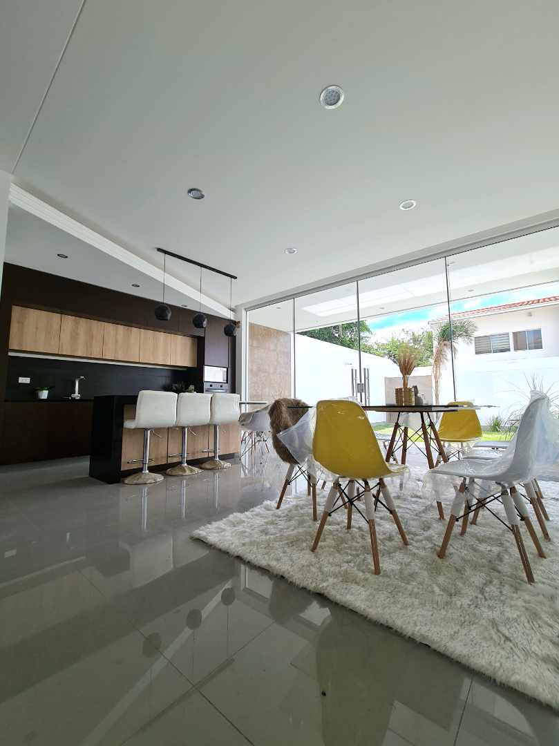 Casa en VentaPRE-VENTA ...Lindas!
CASAS EN ZONA NORTE
Km 8½ (entre 8vo y 9no anillo)
 Foto 10