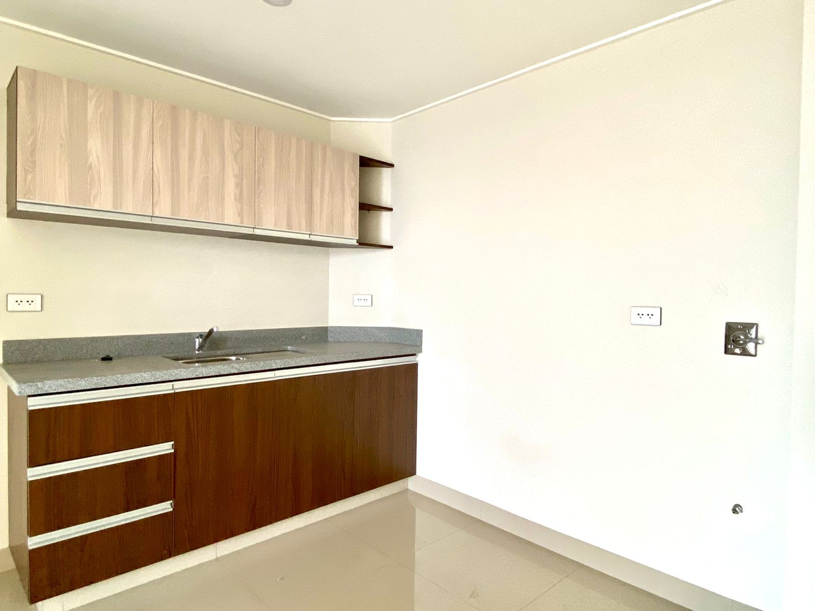 Departamento en Entre 3er y 4to anillo Oeste en Santa Cruz de la Sierra 1 dormitorios 1 baños  Foto 3