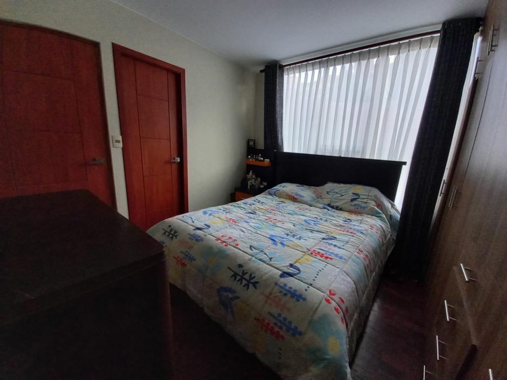 Departamento en VentaDEPARTAMENTO EN VENTA!! Obrajes avenida costanera a una cuadra del cementerio jardín  2 dormitorios 2 baños 1 parqueos Foto 8