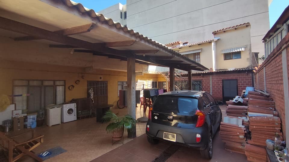 Casa Casa en venta zona Bimodal cerca al 2do anillo y 3 pasos al frente. Con 6 dptos Foto 1