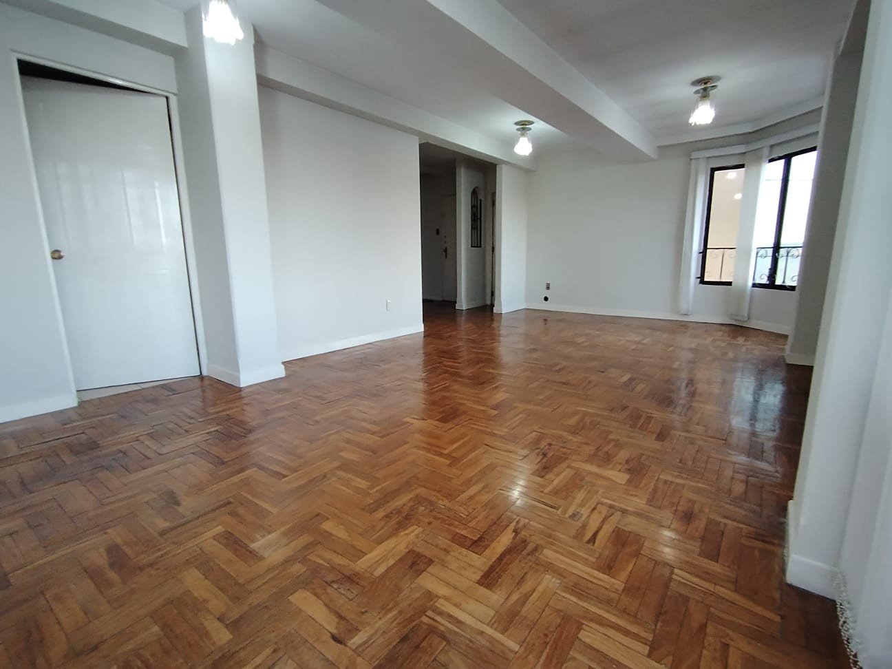 Departamento en Alquiler6 de agosto esquina campos , zona de San Jorge 4 dormitorios 3 baños 1 parqueos Foto 4