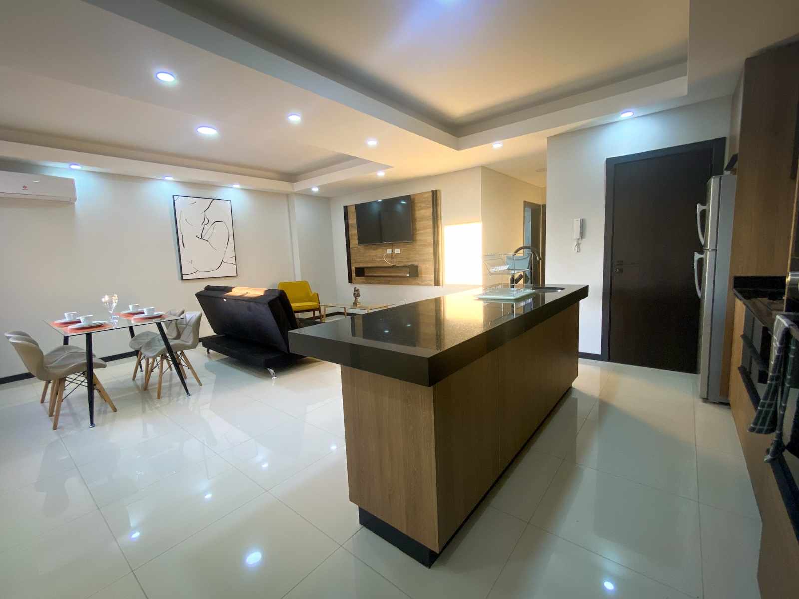 Departamento en Equipetrol en Santa Cruz de la Sierra 2 dormitorios 3 baños 1 parqueos Foto 2