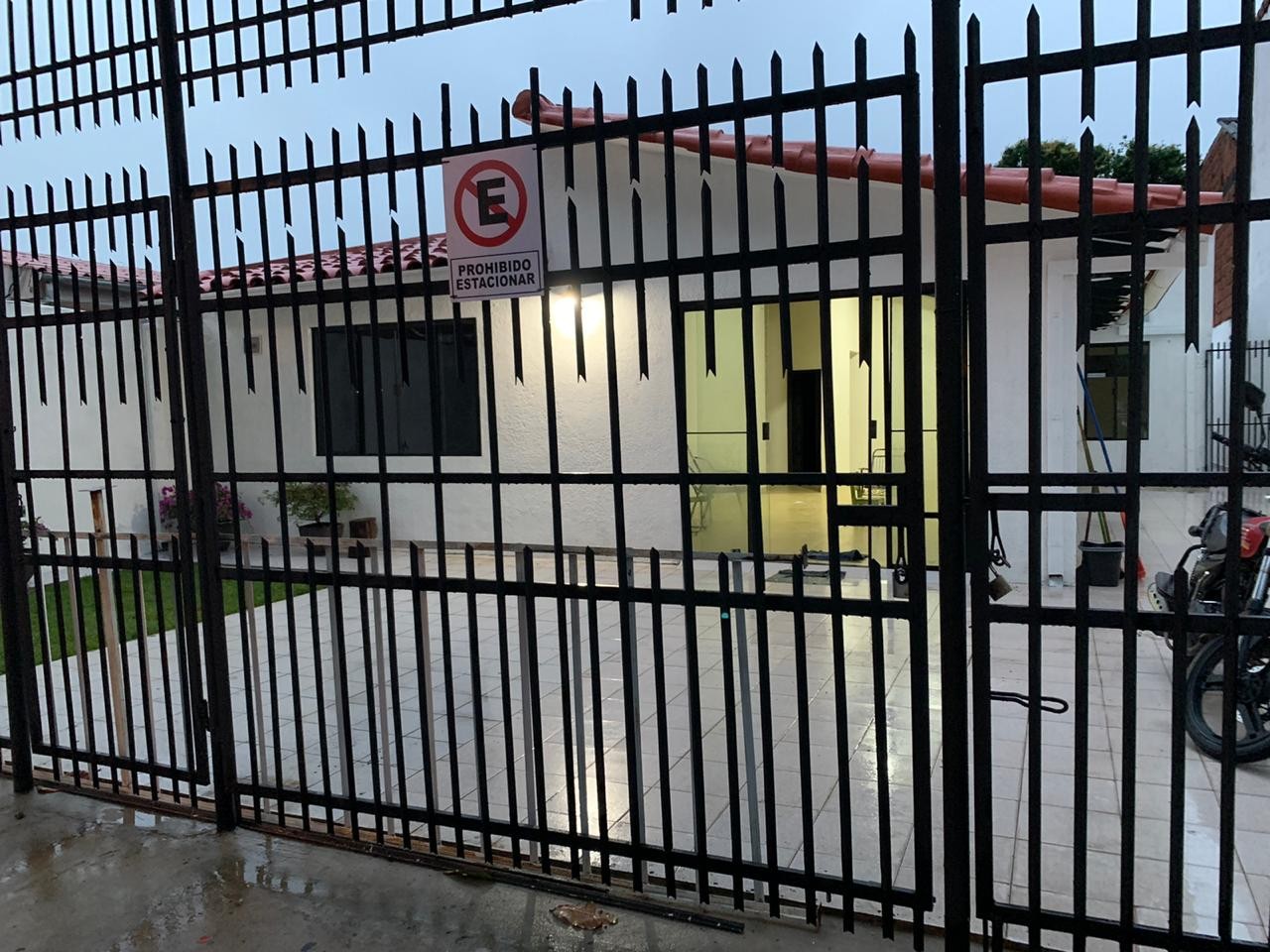 Casa en Entre 3er y 4to anillo Norte en Santa Cruz de la Sierra 3 dormitorios 2 baños 2 parqueos Foto 11