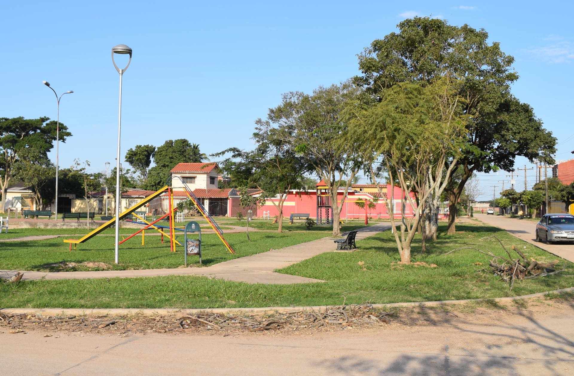 Casa en VentaURB TOBOROCHI ZONA SUR CALLLE EL NOGAL ; Líneas De Micro 1, 115, 116, 77, 78, 120
zona Sur
colinda Con Barrio El Caminero / Blooming / Las Amaericas / El Paraiso 3 dormitorios 1 baños 2 parqueos Foto 20