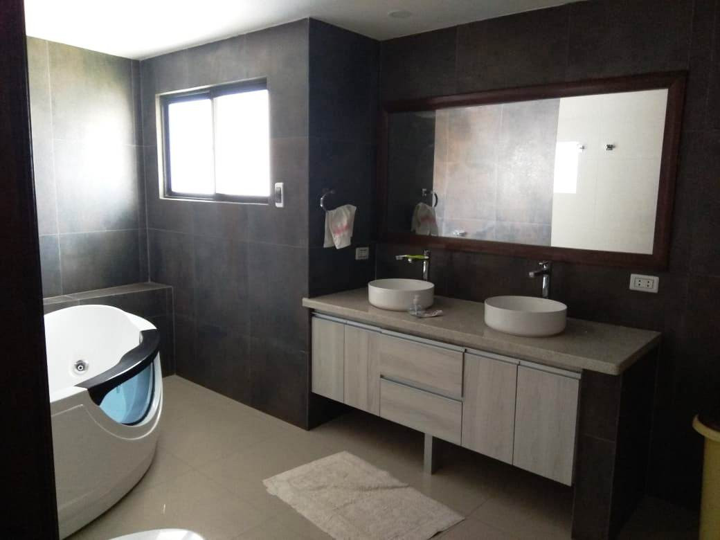 En Alquiler a $us 1,500 Foto 37