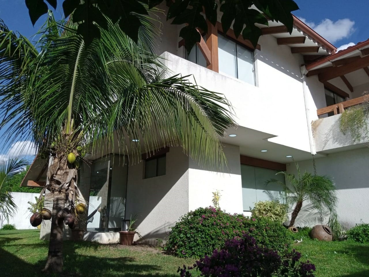 Casa en AlquilerAv  pirai 4to anillo 
Bellísima CASA AMOBLADA  de 4 DORMITORIOS  4 dormitorios 6 baños 2 parqueos Foto 2