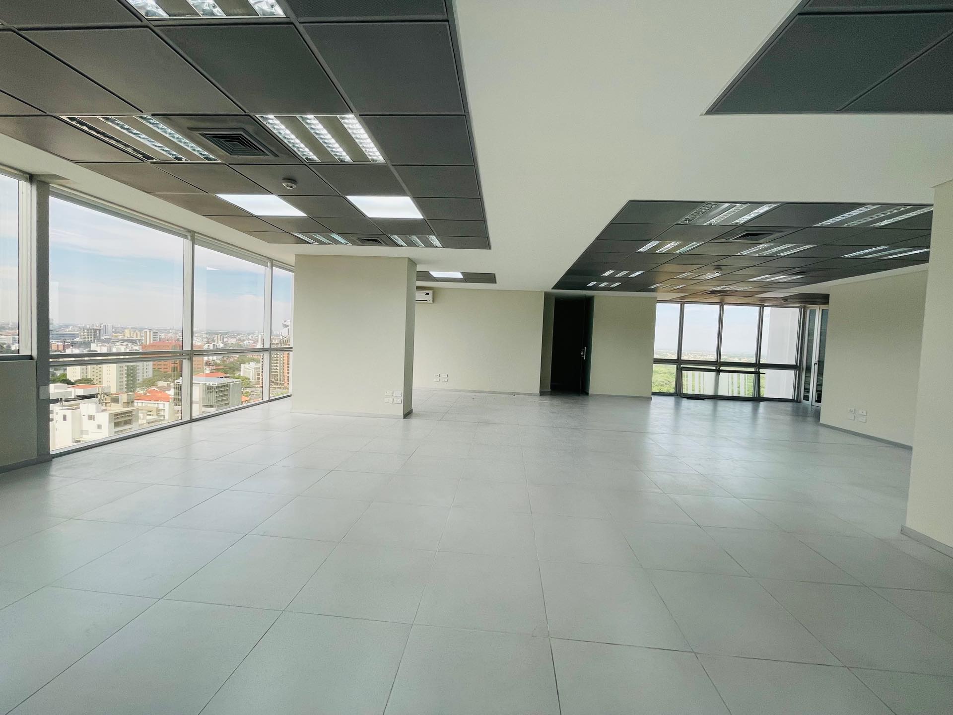 Oficina en AlquilerEdificio Torre Duo, Equipetrol 4to anillo  Foto 6
