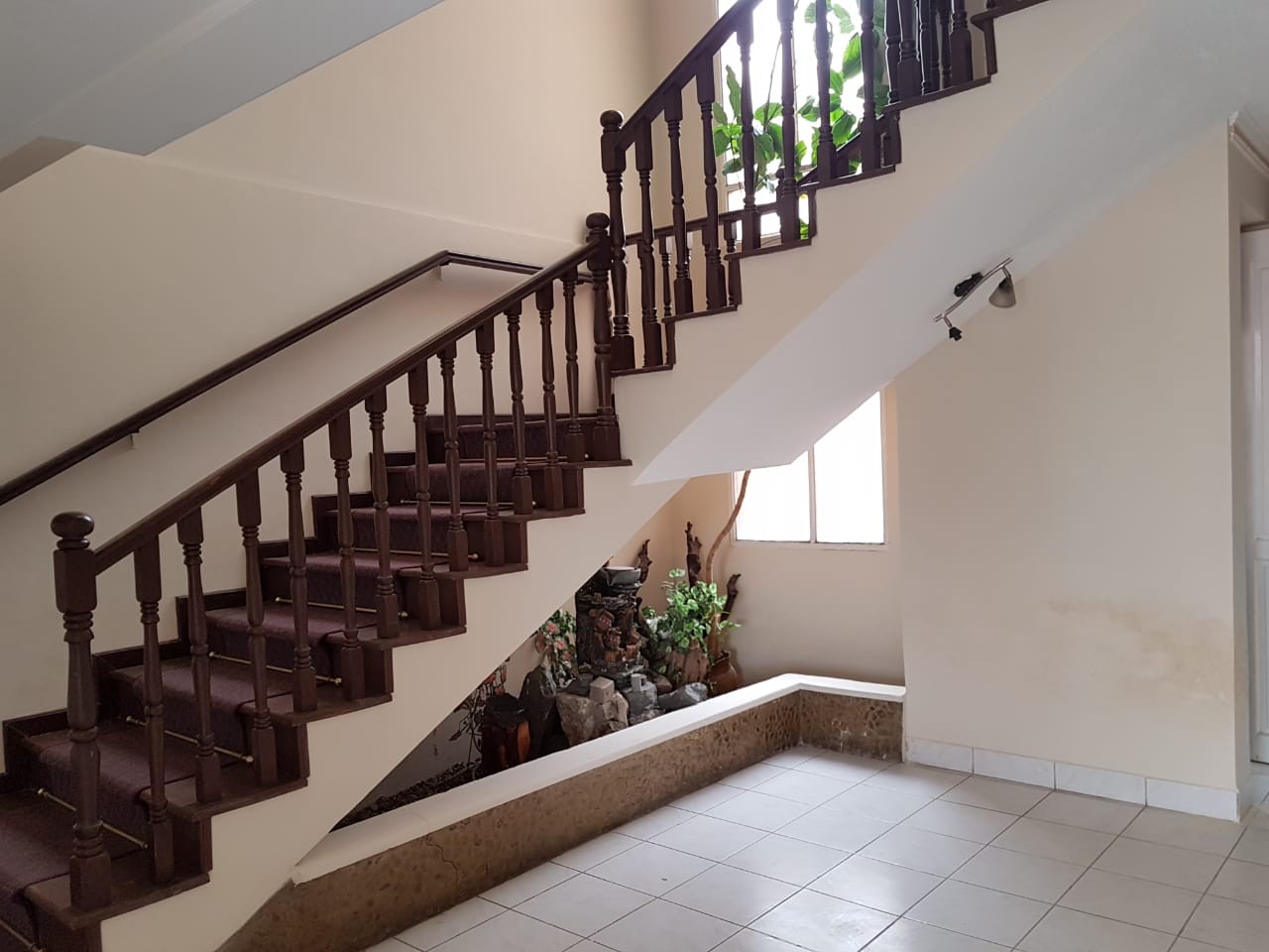 Casa Avenida Atahuallpa frente al segundo tanque de semapa Foto 6