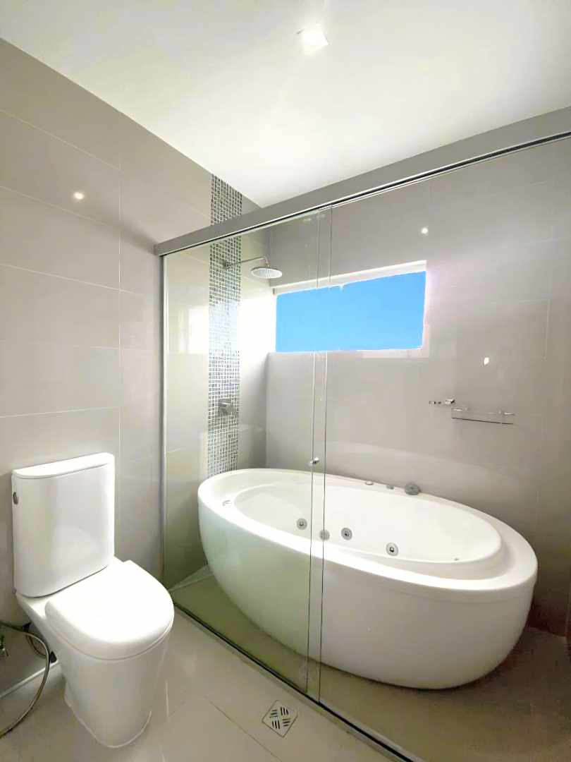 Casa en AlquilerURUBÓ 
Condominio Colinas del Urubó 
Sector 1 Foto 2