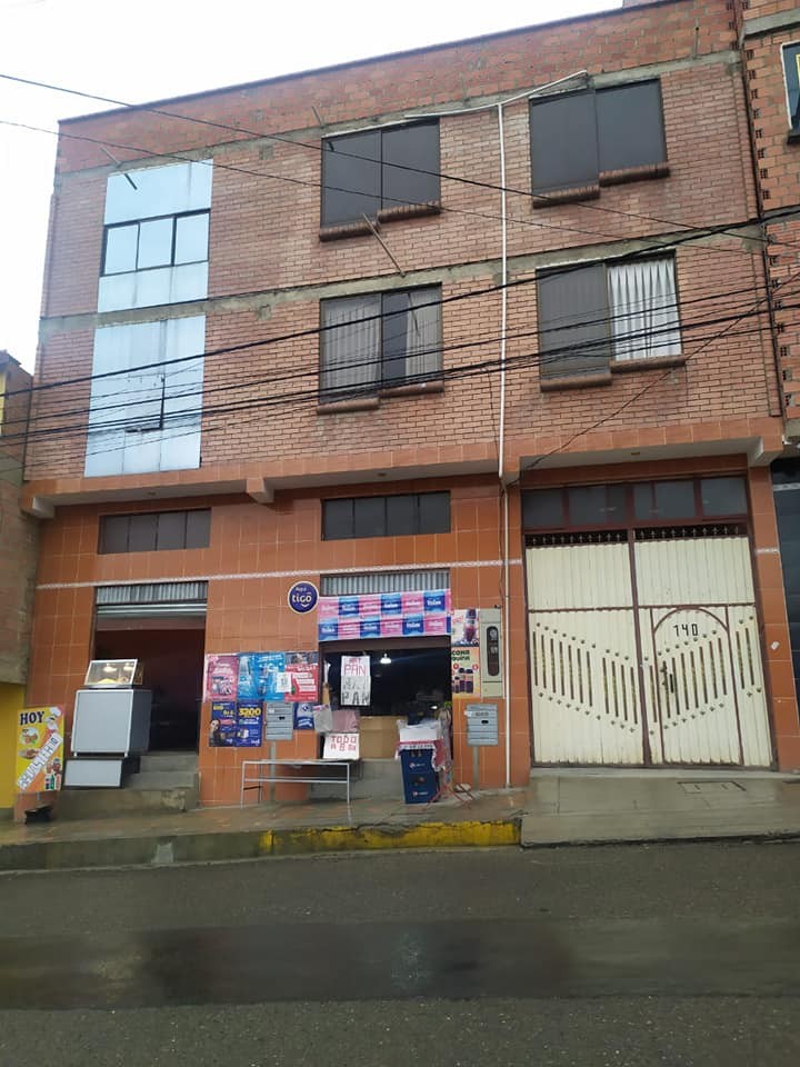 Casa en Obrajes en La Paz 6 dormitorios 4 baños 2 parqueos Foto 1