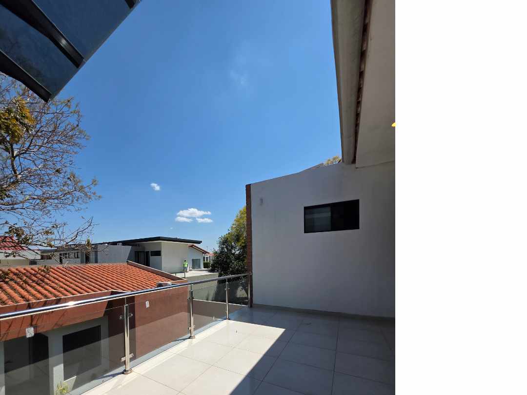Casa en Urubó en Santa Cruz de la Sierra 3 dormitorios 5 baños 2 parqueos Foto 2