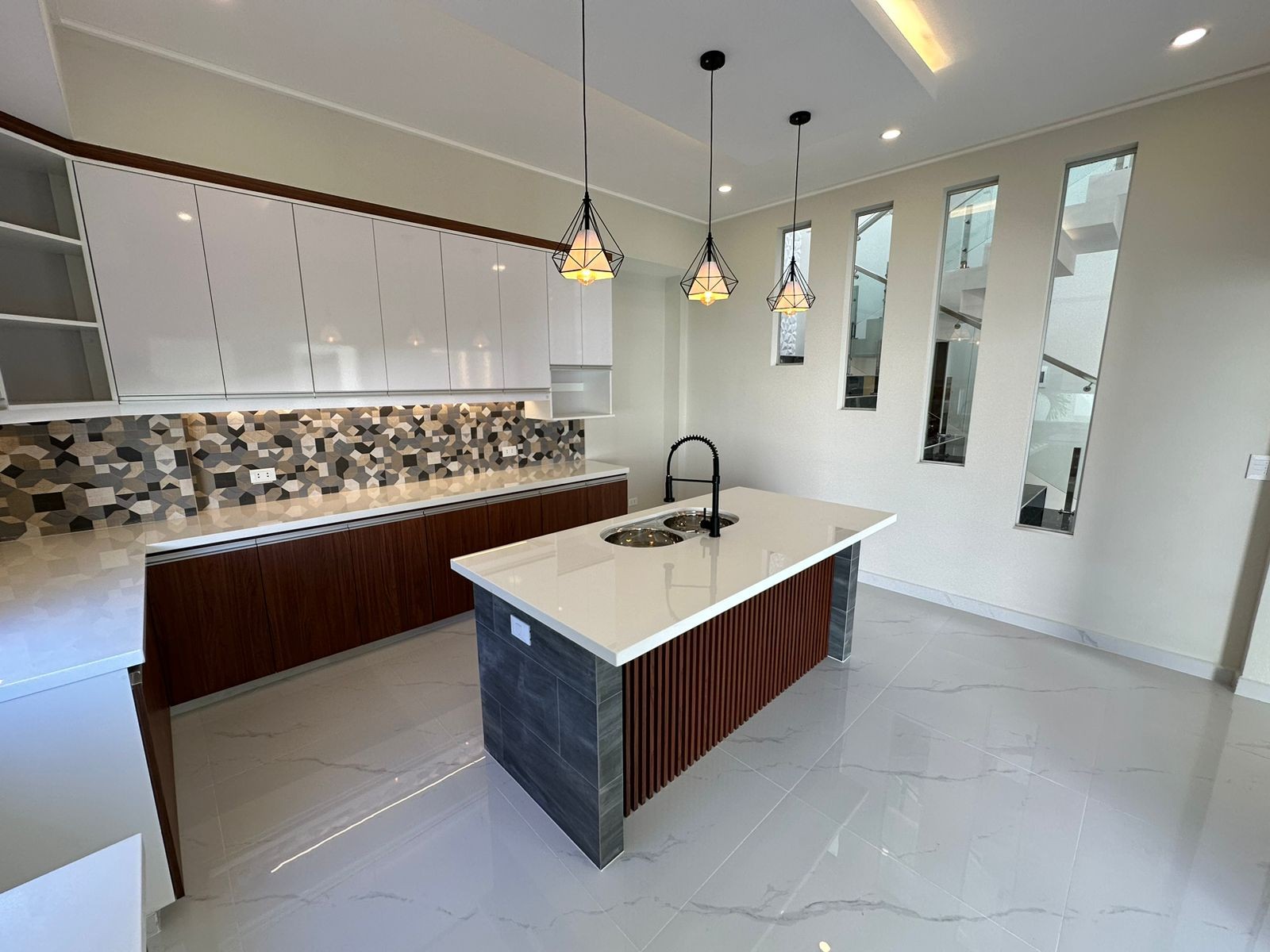 Casa en VentaSANTOS DUMONT ENTRE 3ER Y 4TO ANILLO 4 dormitorios 5 baños 2 parqueos Foto 13