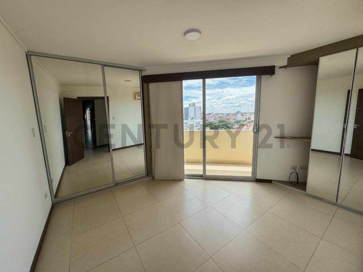 Departamento Urbari, 2 cuadras del 2do anillo Foto 15