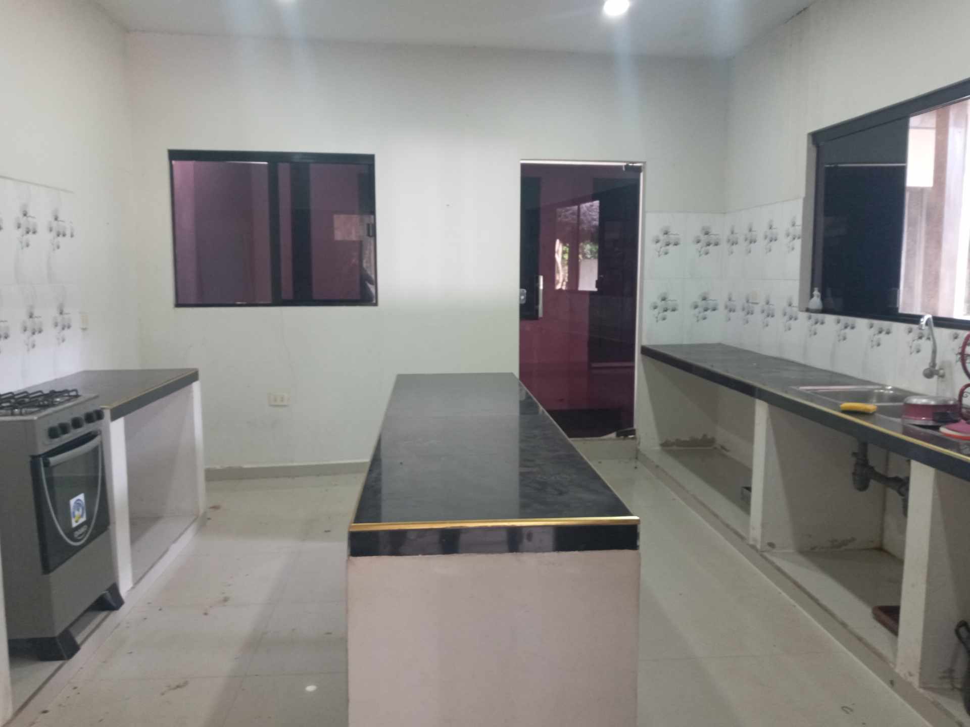 Casa en VentaEN WARNES LOCALIDAD LAS BARRERAS CASA QUINTA EN VENTA  2 dormitorios 3 baños 4 parqueos Foto 8