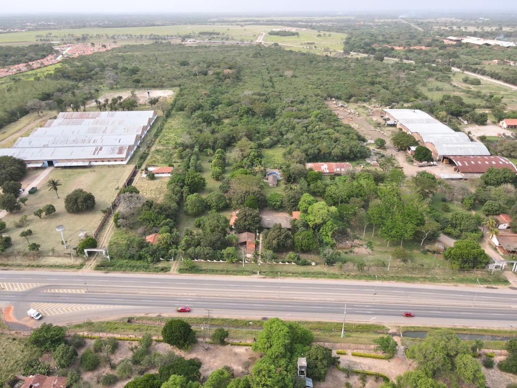 Quinta propiedad agrícola En Venta de Ocasión Hermosa Quinta de 24,2 Hectáreas (26$ x m2) Sobre Doble Vía a Cotoca ideal para Desarrollo Comercial o Inmobiliario Foto 9