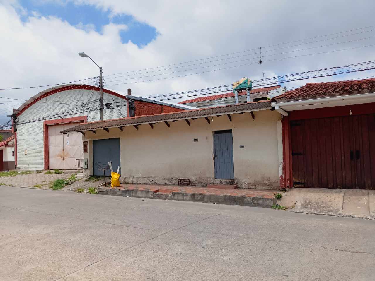 Casa Av. 2 do anillo y av. brasil Foto 1