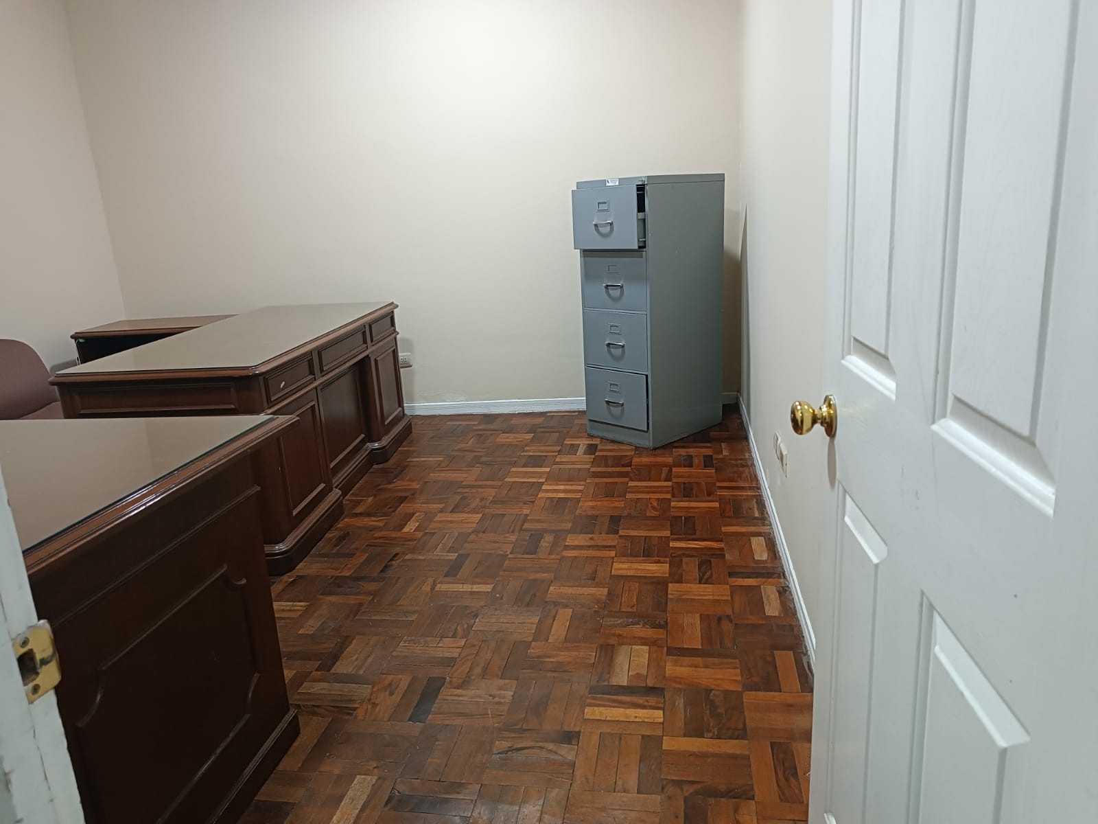 Oficina en AlquilerALQUILO HERMOSA OFICINA PLAZA AVAROA Foto 6