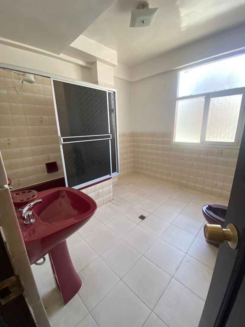 Departamento en Cota Cota en La Paz 4 dormitorios 2 baños 1 parqueos Foto 10