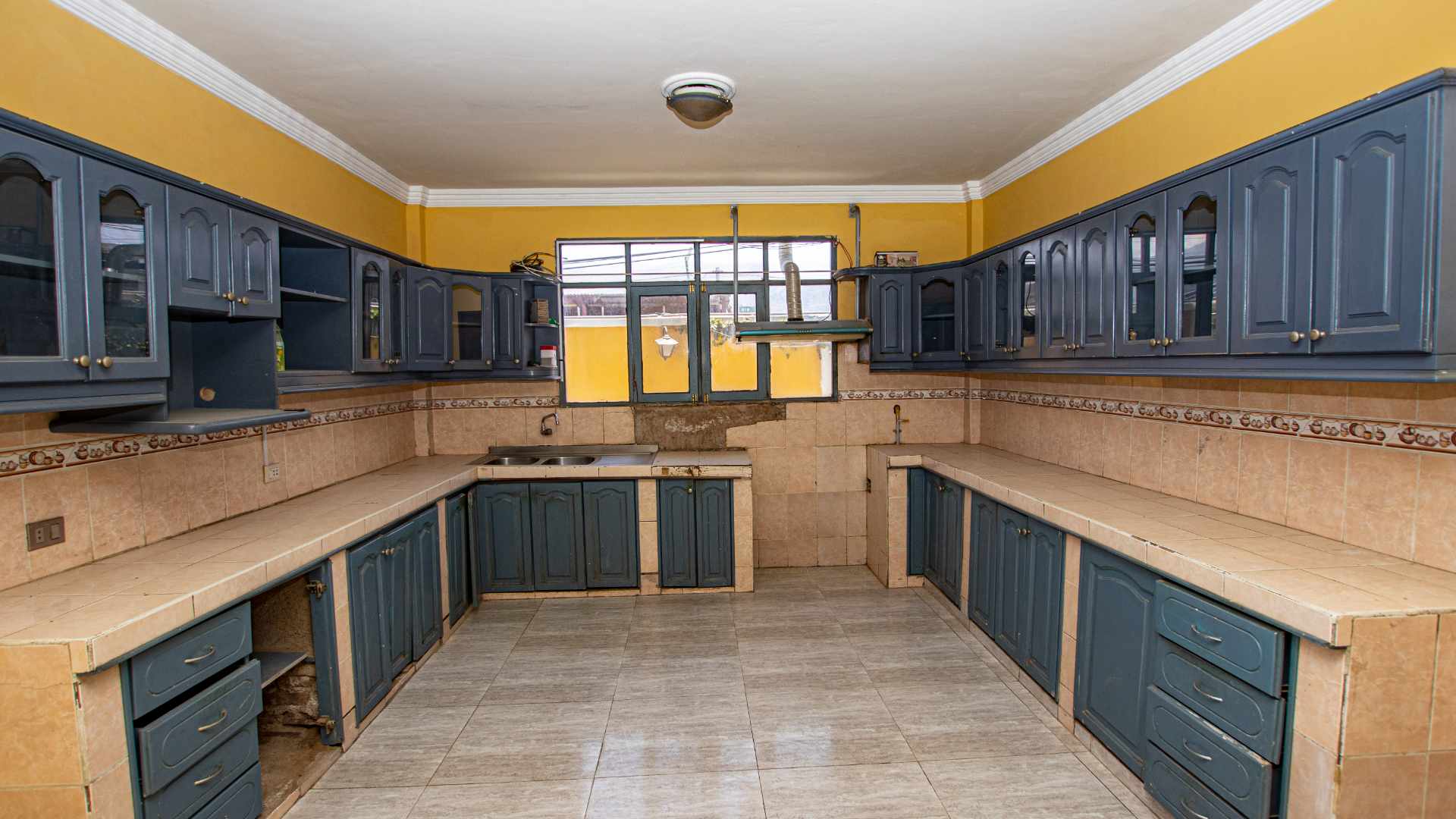 Casa en Colcapirhua en Cochabamba 4 dormitorios 3 baños 2 parqueos Foto 10