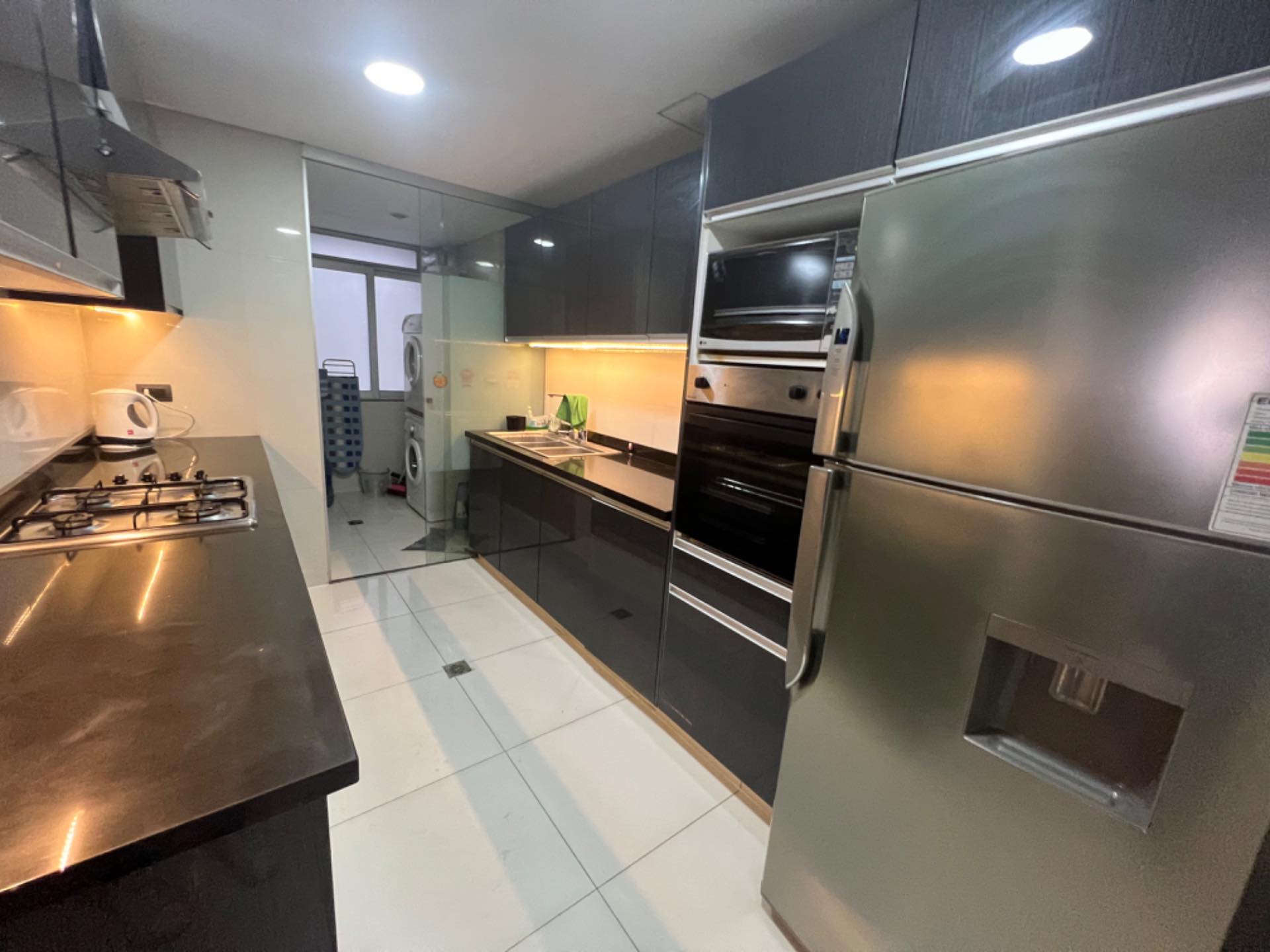 Departamento en AlquilerCalle 10 de calacoto avenida principal  3 dormitorios 3 baños 1 parqueos Foto 17