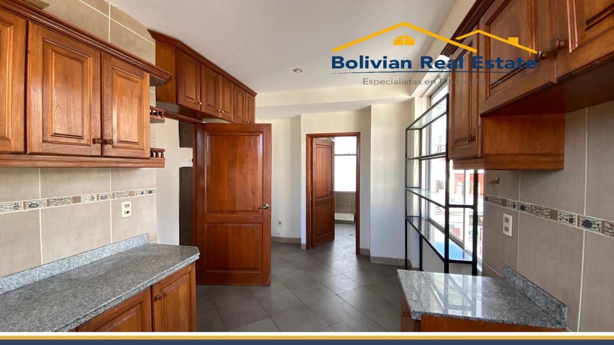 Departamento en AlquilerACHUMANI CALLE 14, BONITO DEPARTAMENTO EN ALQUILER  3 dormitorios 3 baños 2 parqueos Foto 6