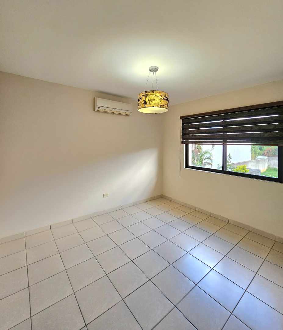 Casa Av. Banzer- ZONA REMANSO  Foto 11