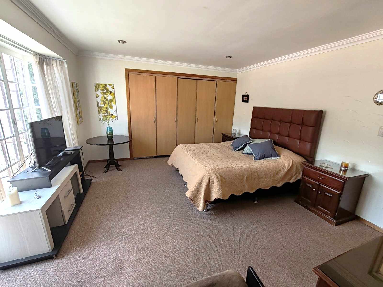Casa en Venta Amplia y acogedora casa en venta en Irpavi – Zona El Vergel 3 dormitorios 3 baños 3 parqueos Foto 6