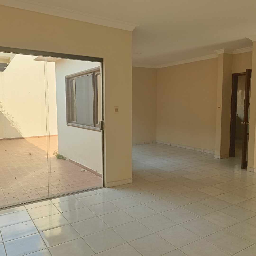 Casa en Venta𝗭𝗼𝗻𝗮 𝗢𝗲𝘀𝘁𝗲: Av. Busch entre 2do y 3er anillo, C/8 Oeste
 Foto 13