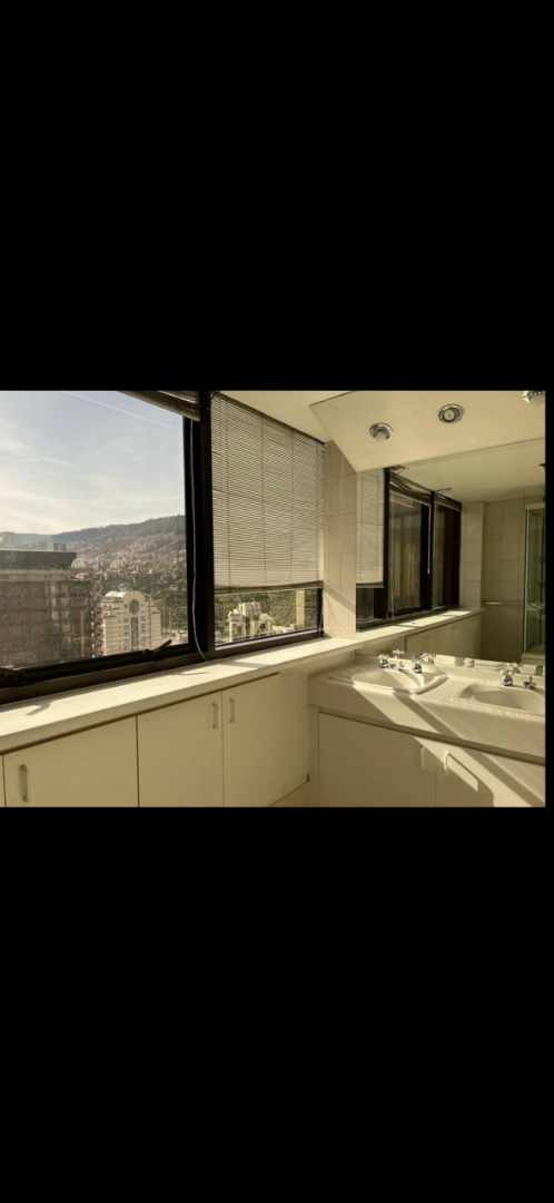 Departamento en AlquilerEdificio Multicentro, Av Arce, Sopocachi  3 dormitorios 3 baños 2 parqueos Foto 13