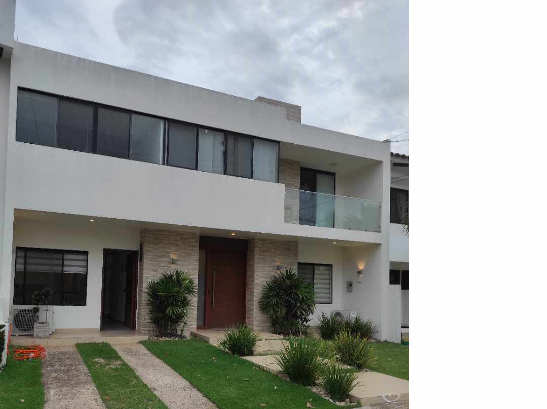 En Alquiler a $us 1,500 Foto 1