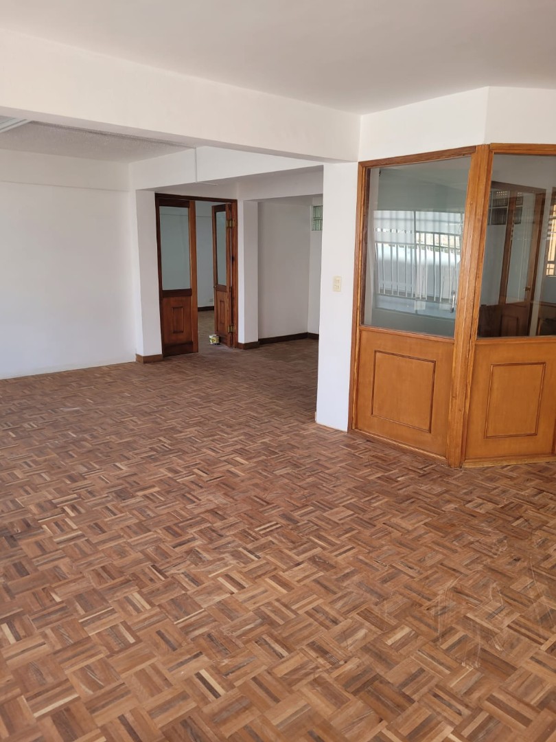 Casa en AlquilerSOPOCACHI -  CASA EN ALQUILER O VENTA -  PARA OFICINAS - 3 PLANTAS  21 dormitorios 5 baños 5 parqueos Foto 5