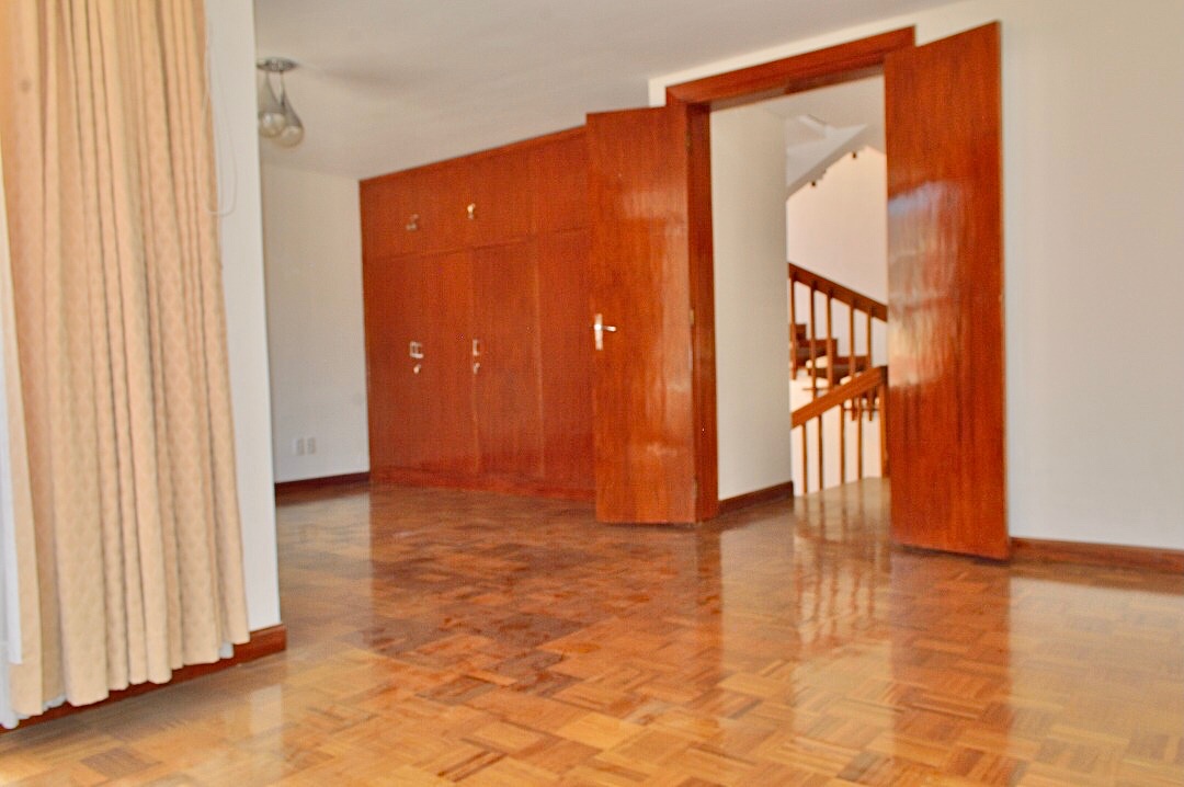 Casa CASA DE 5 DORMITORIOS EN ALQUILER, CALACOTO. PARA VIVIENDA Y OFICINA Foto 12