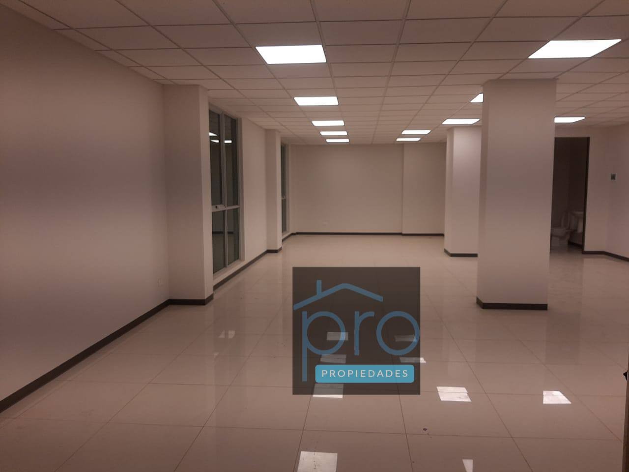 En Alquiler a $us 1,200 Foto 3