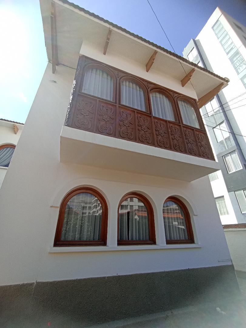 Departamento en VentaCASA EN VENTA / IRPAVI 7 dormitorios 5 baños 5 parqueos Foto 5