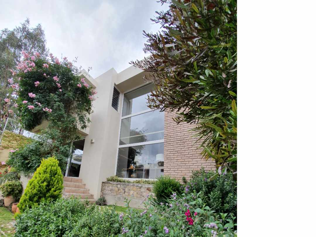 Casa en Achumani en La Paz 3 dormitorios 3 baños 2 parqueos Foto 3