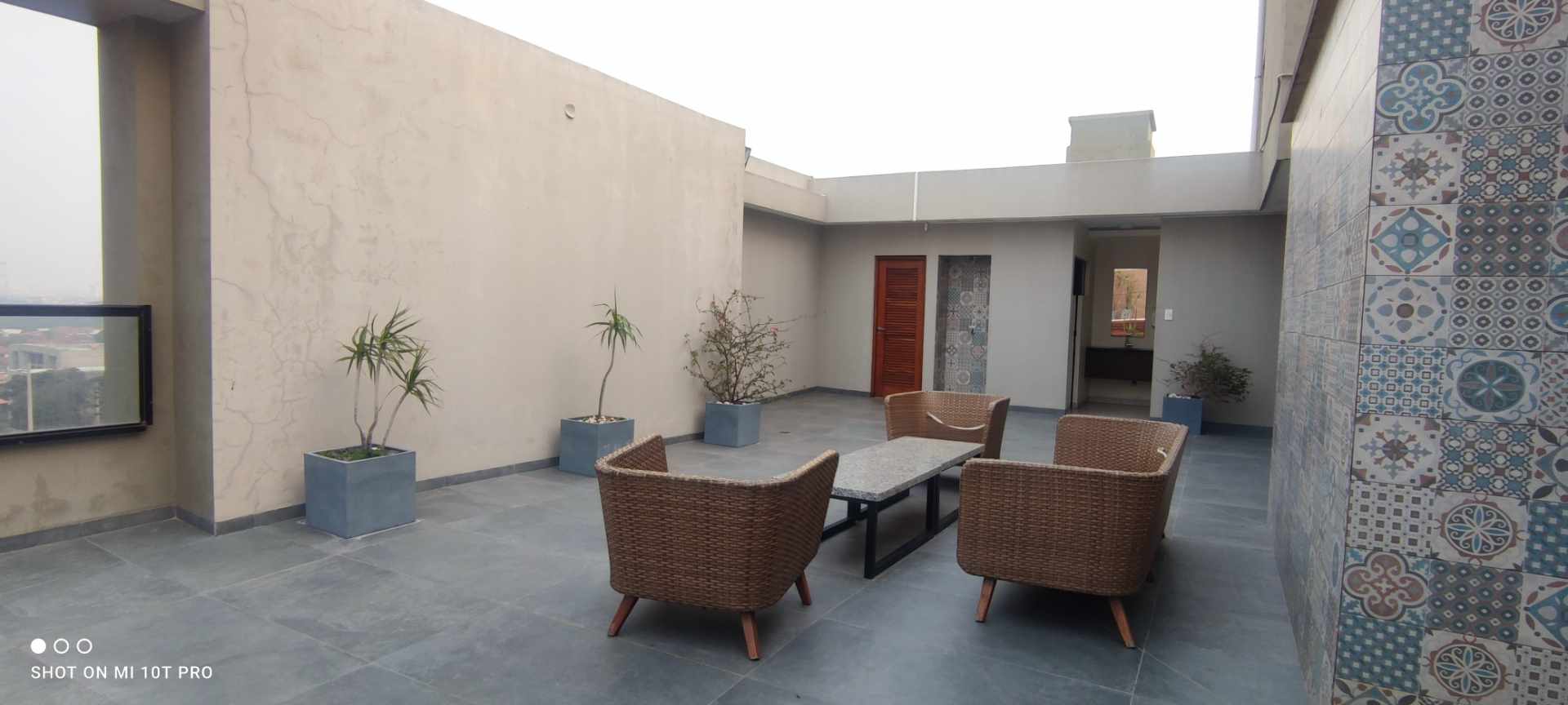 Departamento en AlquilerZona Oeste, 4to anilo Roque Coronado, Amplio departmento de 2 Dor/con parqueo bajo techo y Balcon ( el precio incluye expenses) 2 dormitorios 2 baños 1 parqueos Foto 5