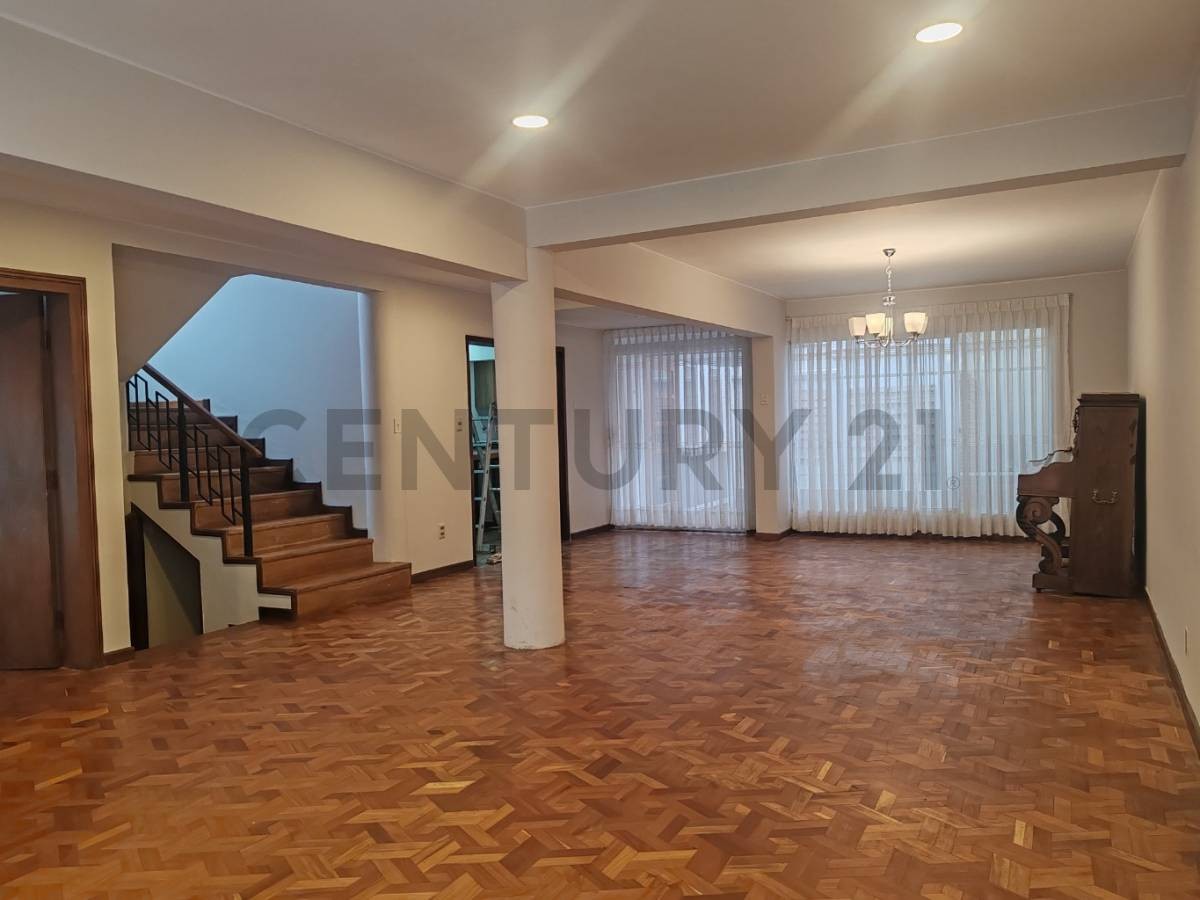 En Alquiler a Bs 11,800 Foto 23