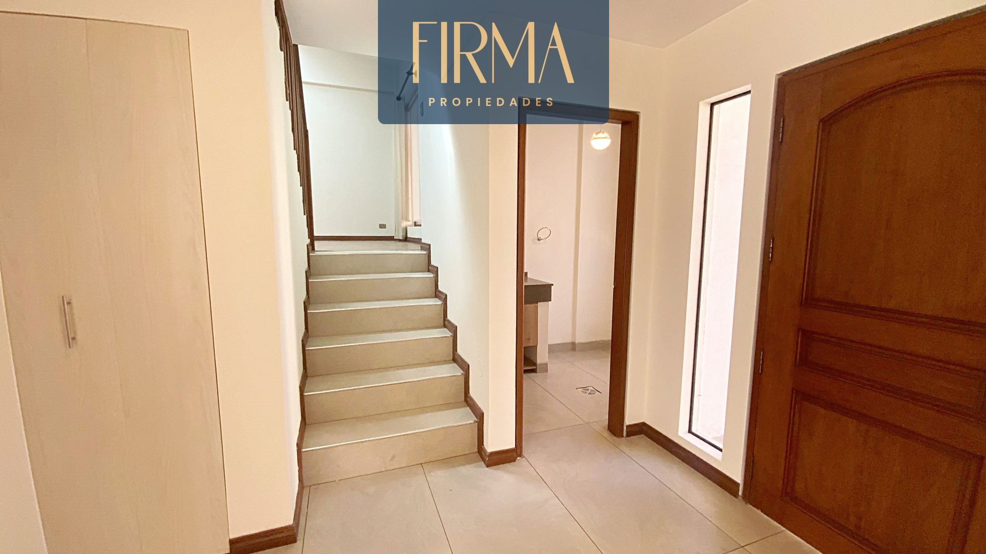 Casa en VentaLas Lomas de Achumani  3 dormitorios 3 baños 2 parqueos Foto 18