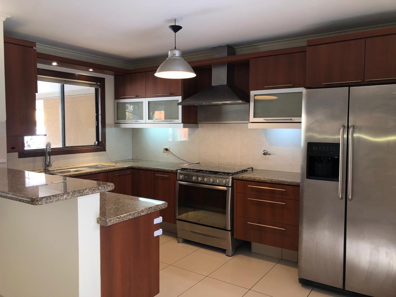 Casa en AlquilerCASA EN ALQUILER, LA HACIENDA II CALLE TAMARINDO 4 dormitorios 4 baños 2 parqueos Foto 2