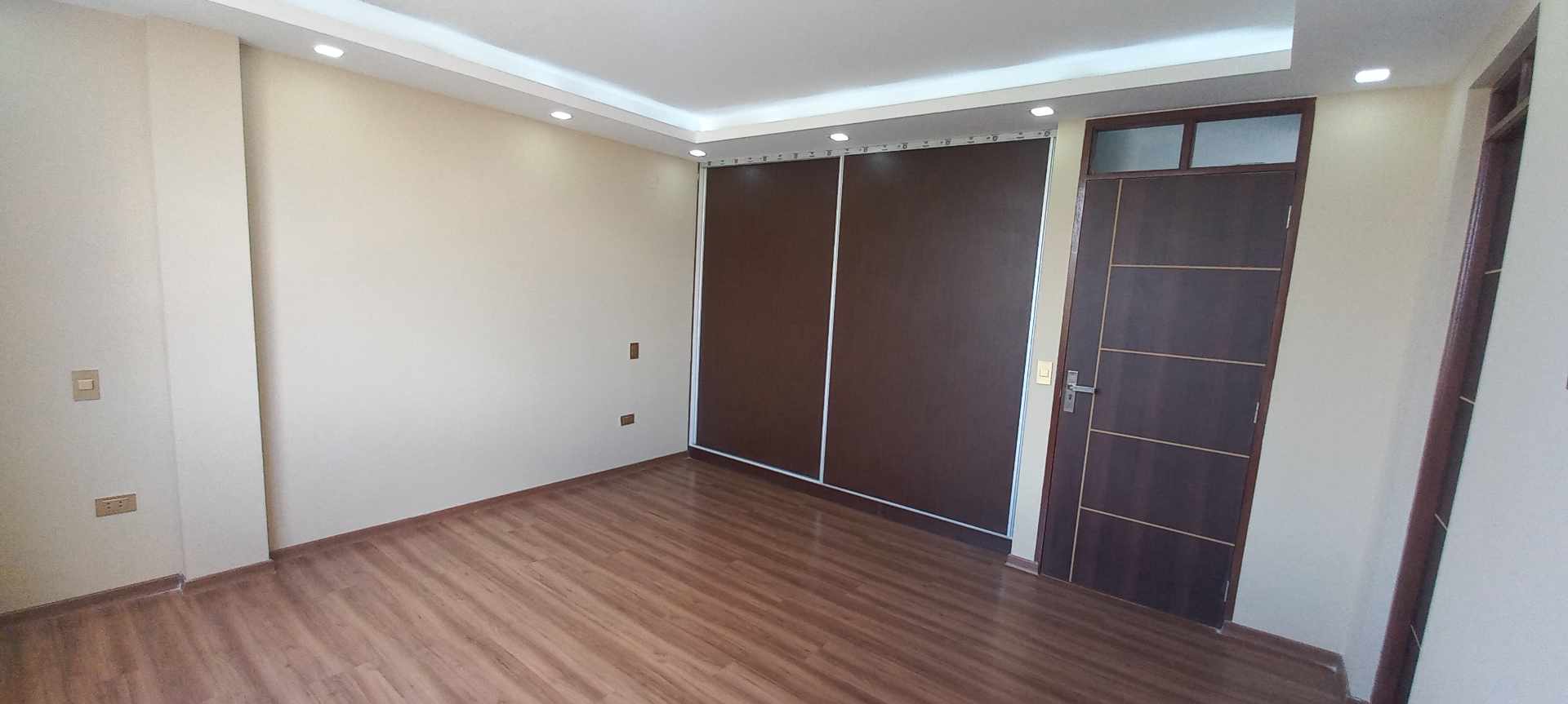 Casa en VentaInmediaciones Campo Ferial y Country Club, OTB Exaltación, en pasaje cerrado, Urbanización La Rinconada, Zona Alalay 4 dormitorios 5 baños 3 parqueos Foto 28