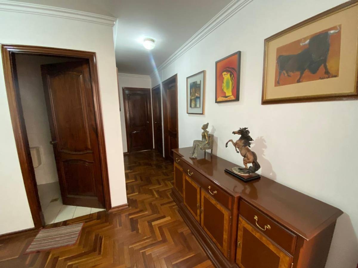 Departamento en San Jorge en La Paz 4 dormitorios 4 baños 1 parqueos Foto 19