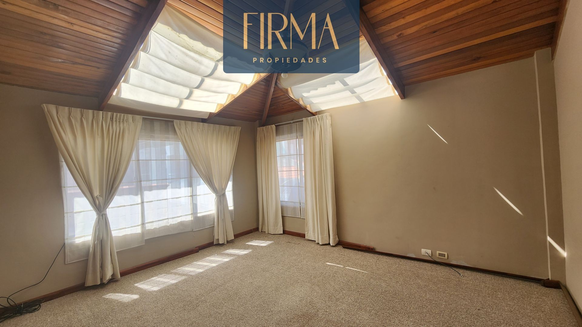 Casa CASA EN VENTA, MALLASILLA FRENTE A PLAZA Foto 8