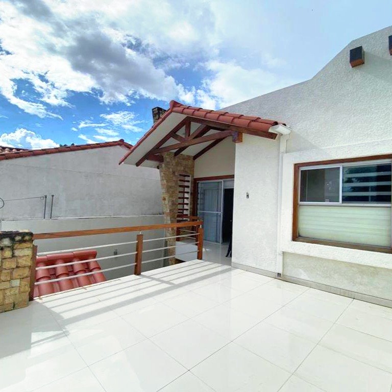 Casa en AnticréticoANTICRETICO
Zona Norte
Av. Alemana 2do y 3er anillo 4 dormitorios 4 baños 4 parqueos Foto 10