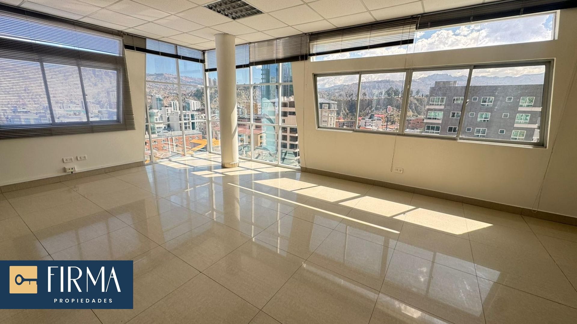 Oficina en AlquilerOFICINA EN ALQUILER, CALACOTO 3 dormitorios 5 baños 1 parqueos Foto 1